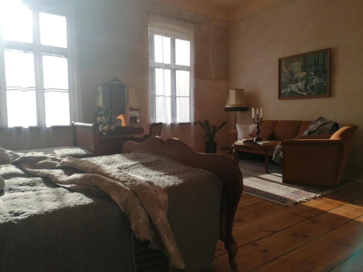 Palac Paprotno Karnice Exteriér fotografie