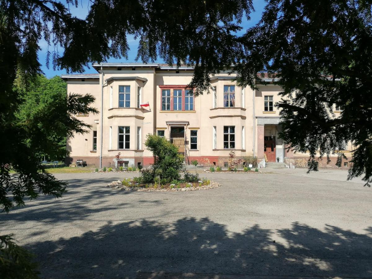 Palac Paprotno Karnice Exteriér fotografie