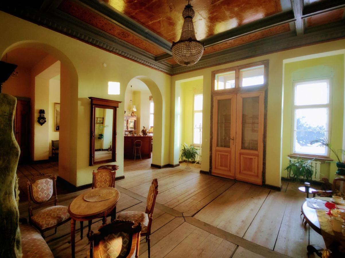 Palac Paprotno Karnice Exteriér fotografie