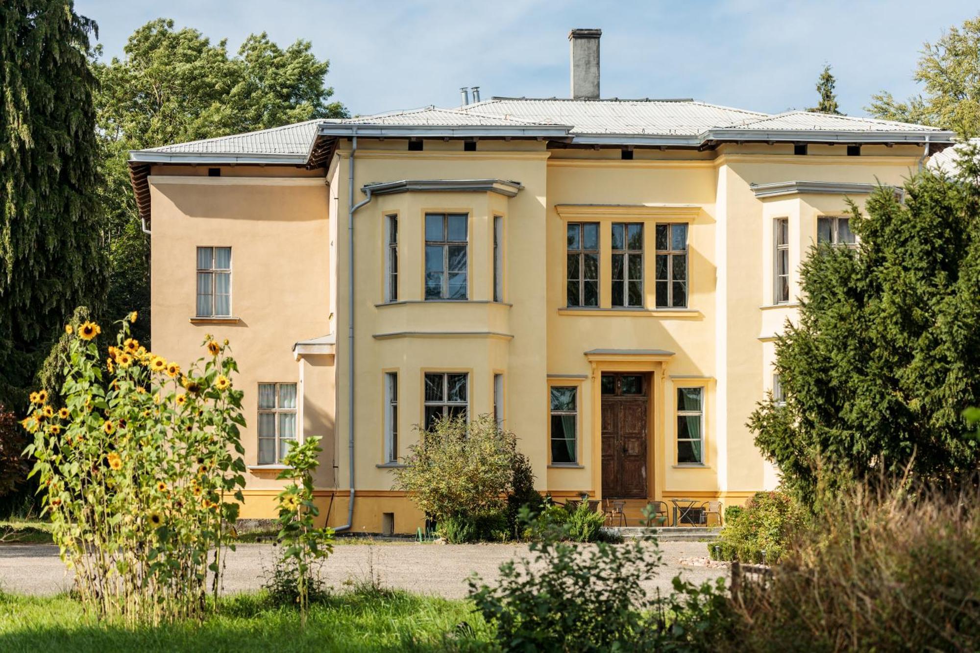 Palac Paprotno Karnice Exteriér fotografie